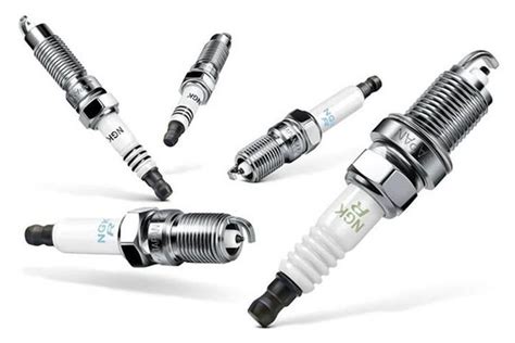 foto  perbedaan busi mobil  busi motor serupa tapi tak sama