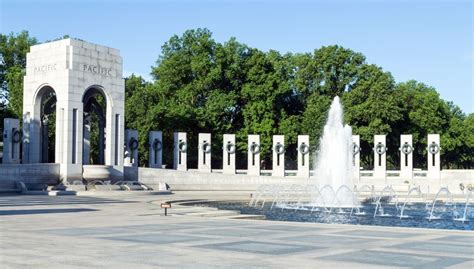 DC Monuments: Small Groups, Big Ideas Walking Tour