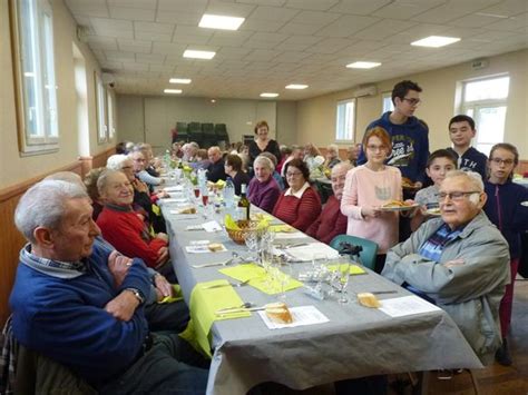 Belle ambiance au repas des aînés Sens Beaujeu 18300