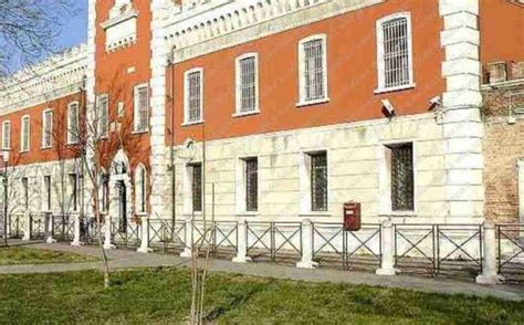 Agente E Dottore Aggrediti Nel Carcere Di Venezia