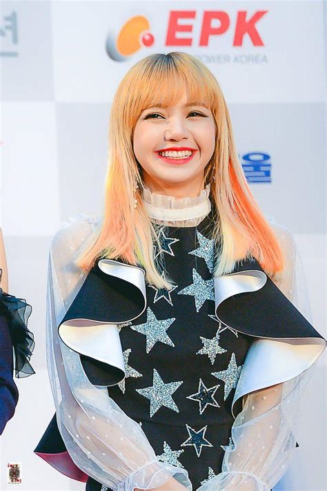 15 Lisa From Black Pink Wallpaper Top