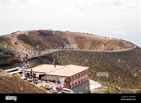 Uno De Los Volcanes M S Activos Del Mundo El Monte Etna Es