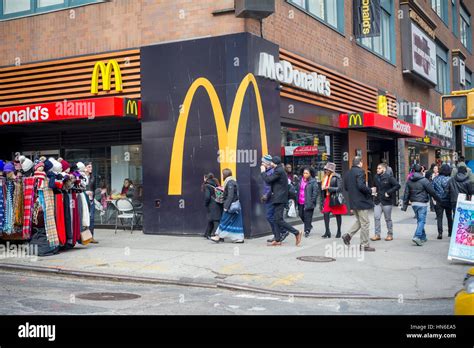 Mcdonalds Storefront Mcdonalds Hi Res Stock Photography And Images Alamy