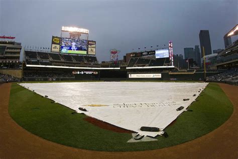 Wrigley Field renovation could be rare win-win deal for team, city ...