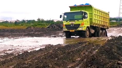 Dump Truk Hino Tribal Jomplang Muatan Di Tanah Gambut Tmt Official