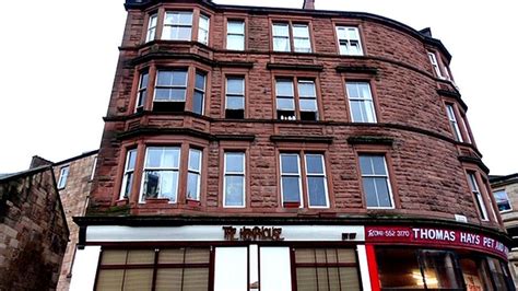 Man Dies After Early Morning Fire At Glasgow Flats Bbc News