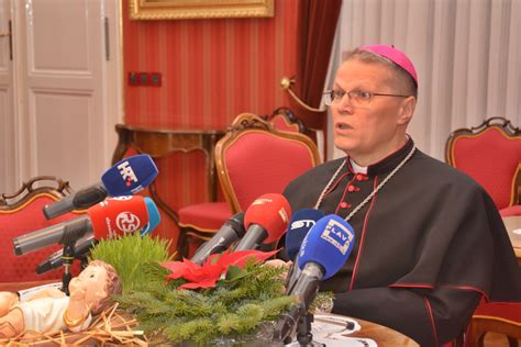 nadbiskup duro hranic odrzao predbozicnu konferenciju za medije moje