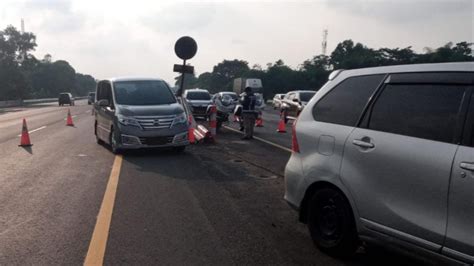 Urai Kemacetan Libur Nataru Tol Jakarta Cikampek Berlakukan Contraflow