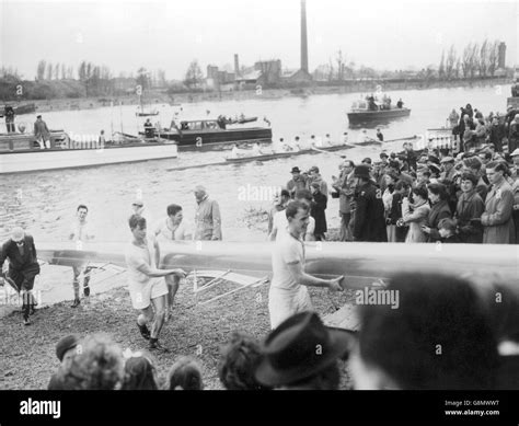 Oxford And Cambridge Boat Race Stock Photo Alamy