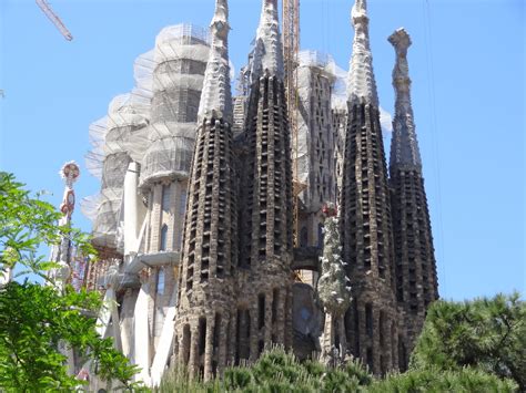 Solve Sagrada Familia Barcelona Jigsaw Puzzle Online With 48 Pieces