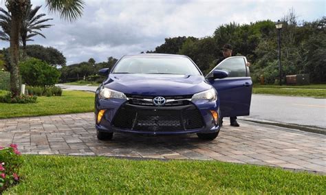 2015 Toyota Camry SE Hybrid Review