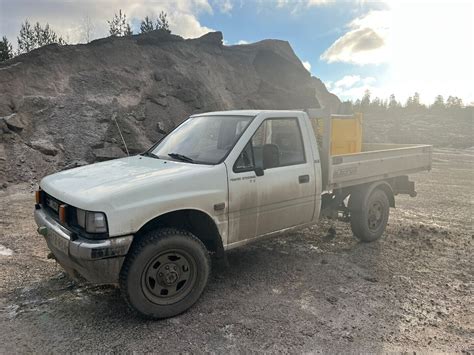 Isuzu 4x4 Avolava Nosturilla Ja Auravarustuksella Pakettiautot Ja