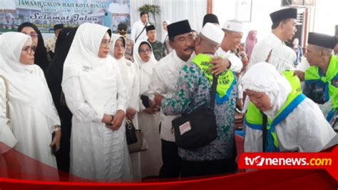 Calon Jamaah Haji Asal Kota Binjai Yang Masuk Kloter 4 Dilepas Wali