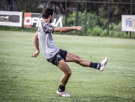 Rafael Longuine Volta A Sentir Les O Muscular E Desfalca A Ponte Preta