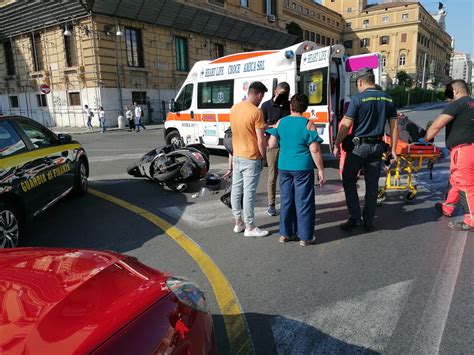 Roma Incidente Stradale Auto Contro Scooter In Via Cernaia 50enne