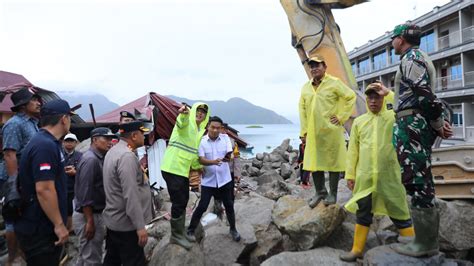 Foto Longsor Dan Banjir Bandang Di Humbahas Diduga Akibat Perambahan