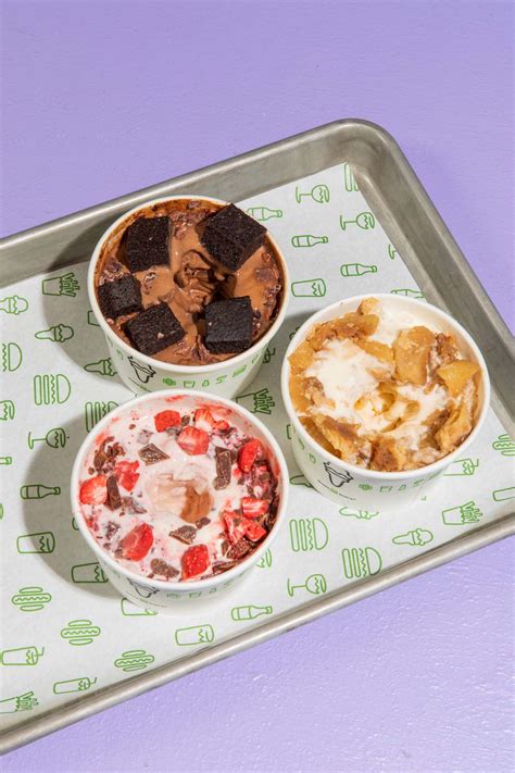 Lemon GreenTea: Shake Shack opens its first Shack in the North with SM