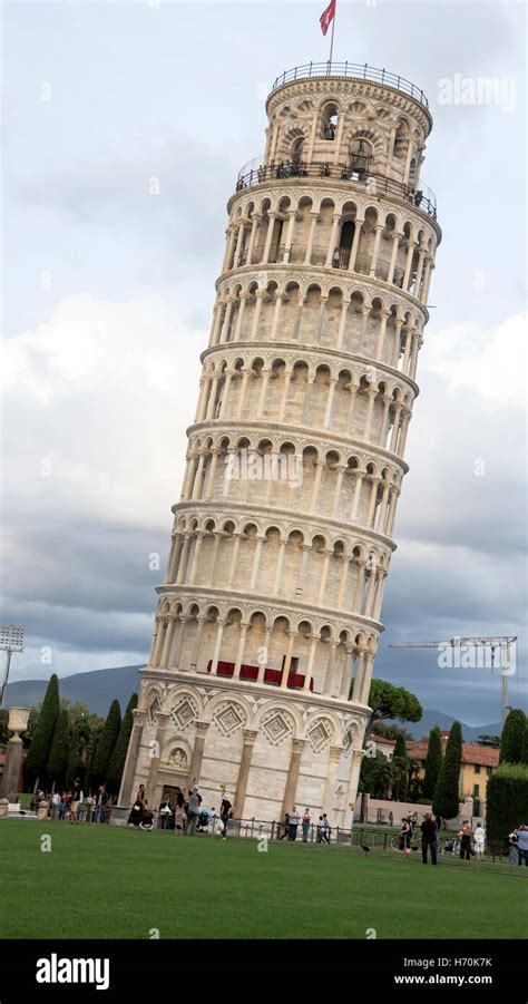 La Famosa Torre Inclinada De Pisa Pisa Ciudad En La Toscana Italia