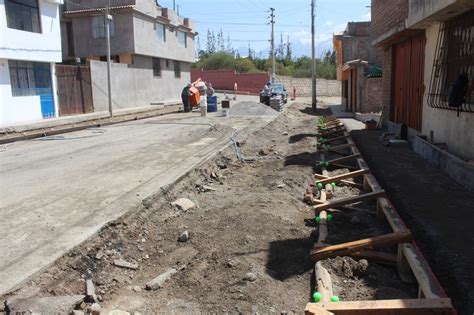 PAVIMENTADO DE VÍAS CON ADOQUINES Y CONSTRUCCIÓN DE BERMAS VEREDAS EN