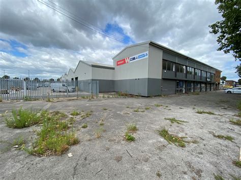 PROMINENT TRADE COUNTER WAREHOUSE UNIT FRONTING ASCOT DRIVE IN DERBY