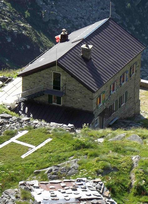 Rifugi E Siccit Sulle Alpi Occidentali C Chi Sceglie Di Aprire In