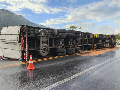 Carreta Tomba Na Br 101 Em Anchieta Sim Notícias