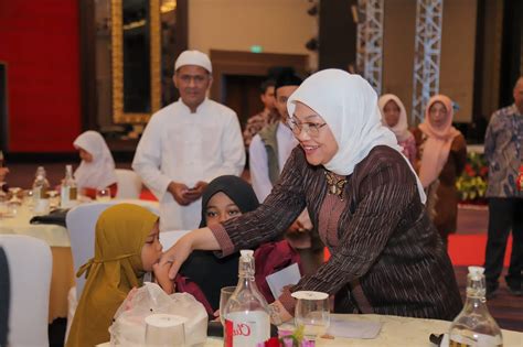 Menaker Ida Fauziyah Sebut Ramadan Momen Tepat Untuk Tingkatkan