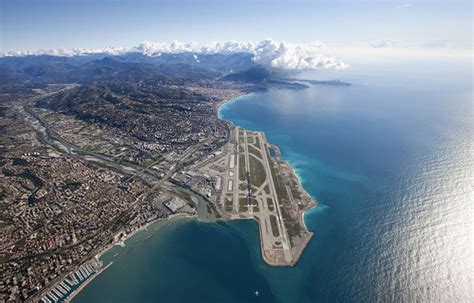 L A Roport De Nice Troisi Me Plus Belle Approche Au Monde