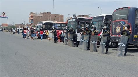 Paro De Transportistas En Regiones Es Parcial Con Algunos Bloqueos De