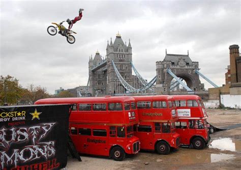 Extreme Motorcycle Stunts (29 pics)