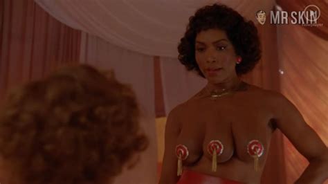 Angela Bassett Nua Em American Horror Story