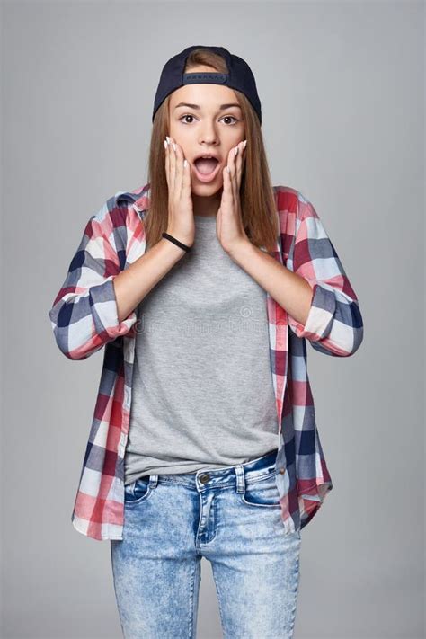 Fille De L adolescence étonnée Image stock Image du jeune tête 11680687