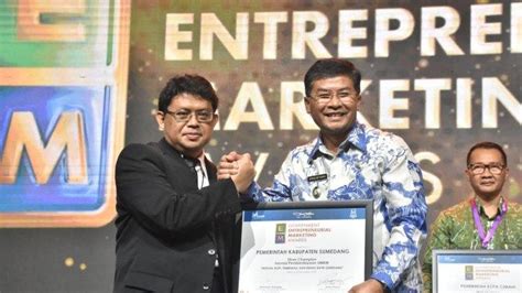 Sumedang Raih Penghargaan Inovasi Pemberdayaan Umkm Dari Mark Plus Inc