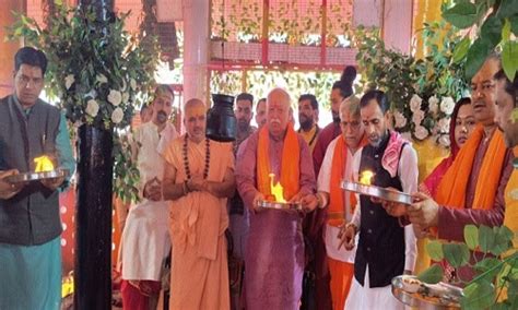 Rss Chief Dr Mohan Bhagwat Offers Prayers At River Narmada The Hitavada