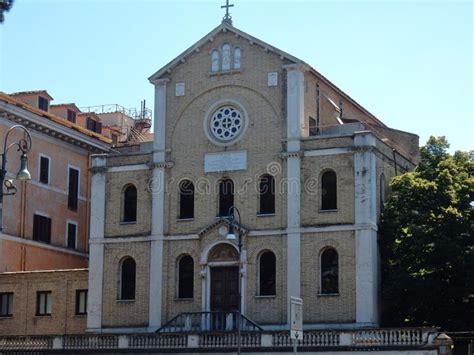 Roma Igreja De San Vincenzo De Paoli Foto De Stock Imagem De Escada