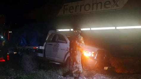 Camioneta Sufre Falla Mec Nica En Medio De La V A Y Tren La Destroza