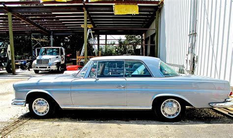 Mercedes 250 SE Coupe at Motoreum | ATX Car Pictures | My Pics from Texas, the U.S. and Beyond!