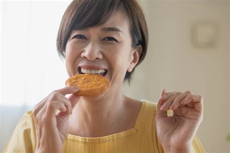 早食いと肥満の関係性よく噛むことのメリットや早食い防止の工夫を紹介 健康情報コラム