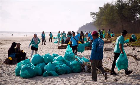 Sukarelawan EPIC Kutip 1 6 Tan Sampah Pantai Pandak Kosmo Digital