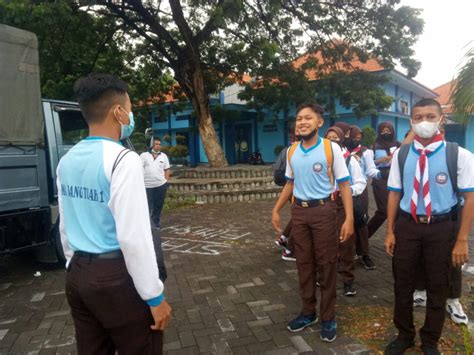 Keikutsertaan Sma Hang Tuah Surabaya Pada Program Laut Bersih