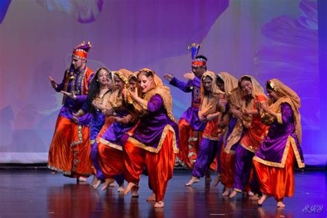 Bollywood Dance: A Phenomenal Fusion Of Vibrancy, Rhythm And Energy ...