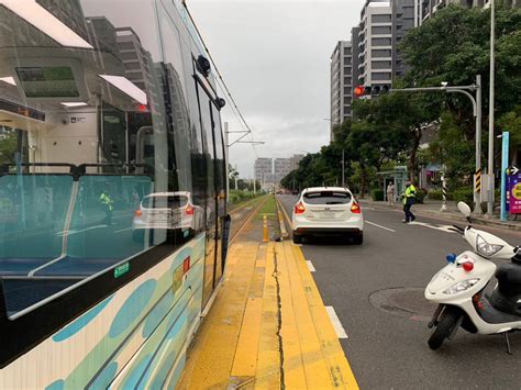 路況不熟釀禍？淡水女開車突左轉 擦撞輕軌車廂20231223 Share Knowledge 痞客邦