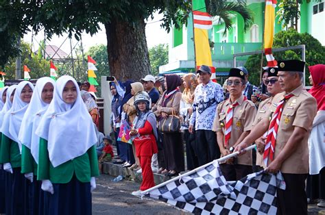 140 Regu Peserta Gerak Jalan Tingkat SMP MTs Dan Umum Meriahkan HUT RI