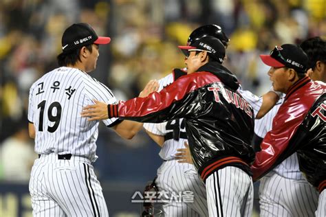 선두 재탈환 염경엽 감독 1위 싸움 집중력 보여줬다 Ss잠실in 네이트 스포츠