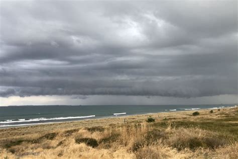 Sunlive Video Roads Flood As Thunderstorm Hits The Bay S News First