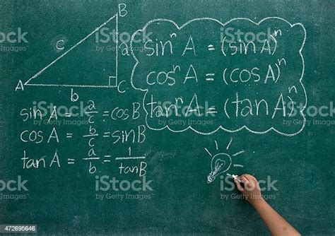 Menulis Rumus Matematika Di Papan Tulis Foto Stok Unduh Gambar