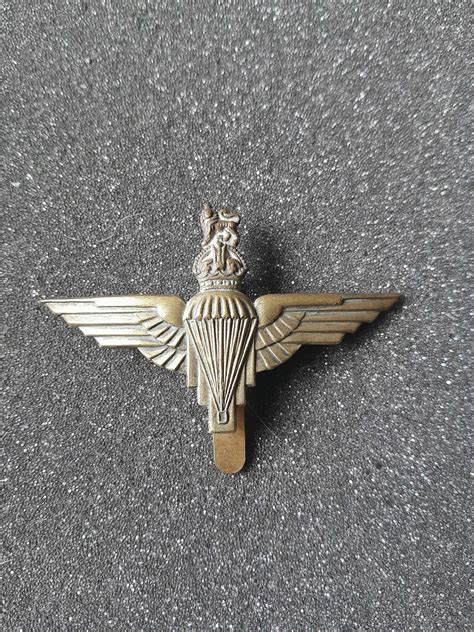 World War Two Parachute Regiment Cap Badge In Special Forces Badges