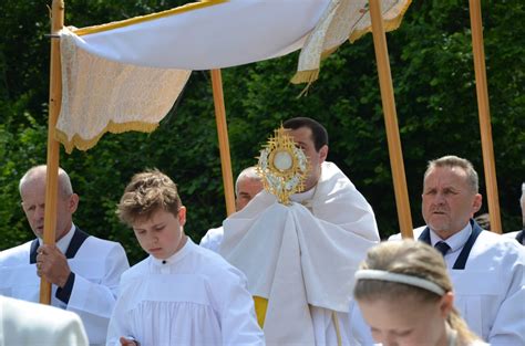 Procesja Eucharystyczna w Stróżach FOTO Parafia Sanok Fara