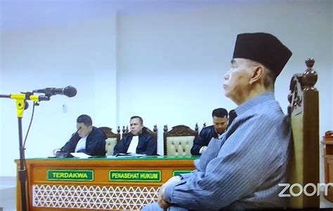 Pimpinan Ponpes Al Zaytun Panji Gumilang Jalani Sidang Perdana Kasus