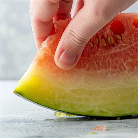 14 Essential Signs On How To Tell If Watermelon Has Gone Bad Hunters Roots